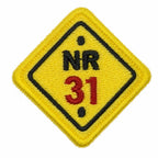 Patch losango amarelo bordado com NR 31 preto e vermelho