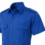 Camisa Azul Externo Da Marinha azul vibrante de mangas curtas com bolsos frontais e botões