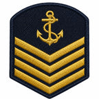 Emblema naval retangular azul marinho com âncora dourada, nó e listras em V