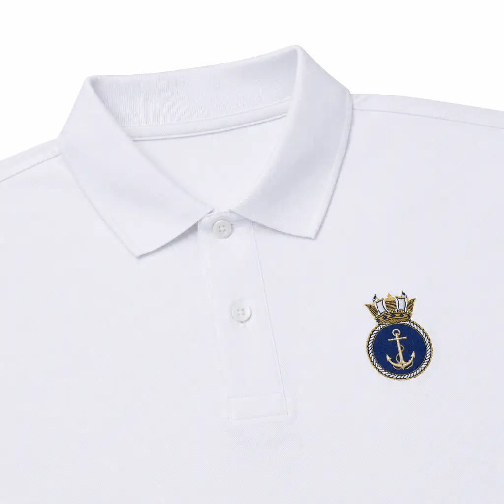 Camisa Polo Branca Bordada Marinha do Brasil branca com botões e emblema azul com âncora dourada