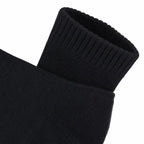 Blusa preta com gola canelada alta, tecido macio