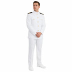 Homem em uniforme naval branco, postura ereta