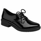 Sapatos pretos verniz com cadarços e bico afilado