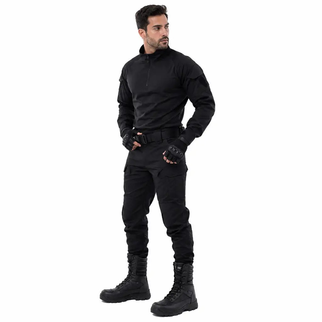 Coturno Militar Azimute Preto em botas de combate cano alto no uniforme tático preto