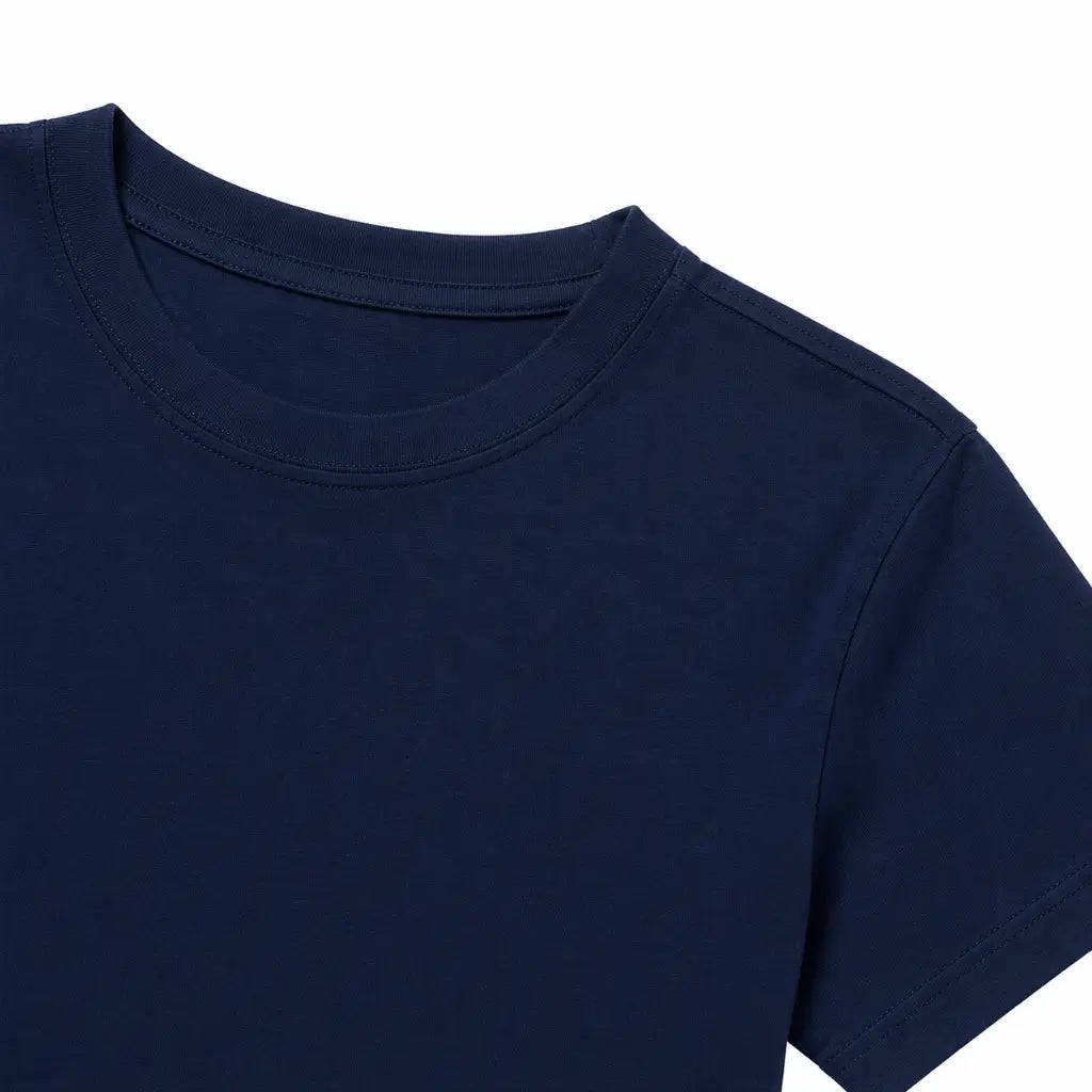 Camiseta Algodão Azul Noite Marinha azul marinho com colarinho redondo e costuras