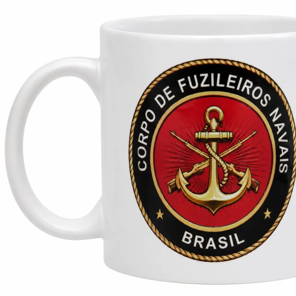 Caneca Fuzileiro Naval com emblema circular do Corpo de Fuzileiros Navais, âncora dourada e armas cruzadas