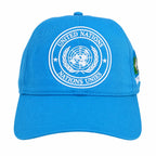 Boné microfibra azul com bordado ONU: globo, UNITED NATIONS e NATIONS UNIES