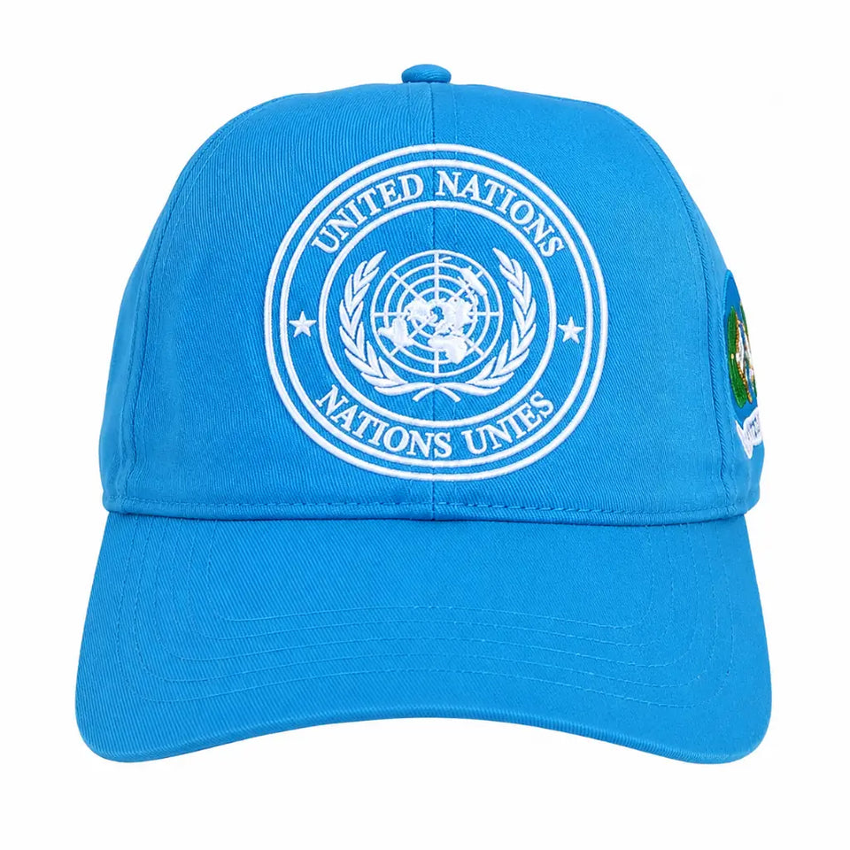 Boné microfibra azul com bordado ONU: globo, UNITED NATIONS e NATIONS UNIES