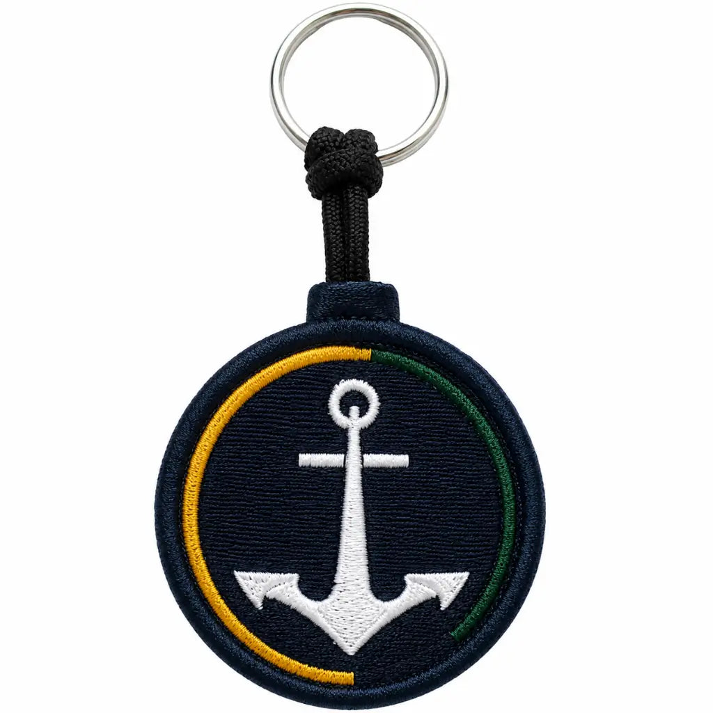 Chaveiro Marinha Brasão bordado circular azul-marinho com âncora branca e arcos amarelo e verde