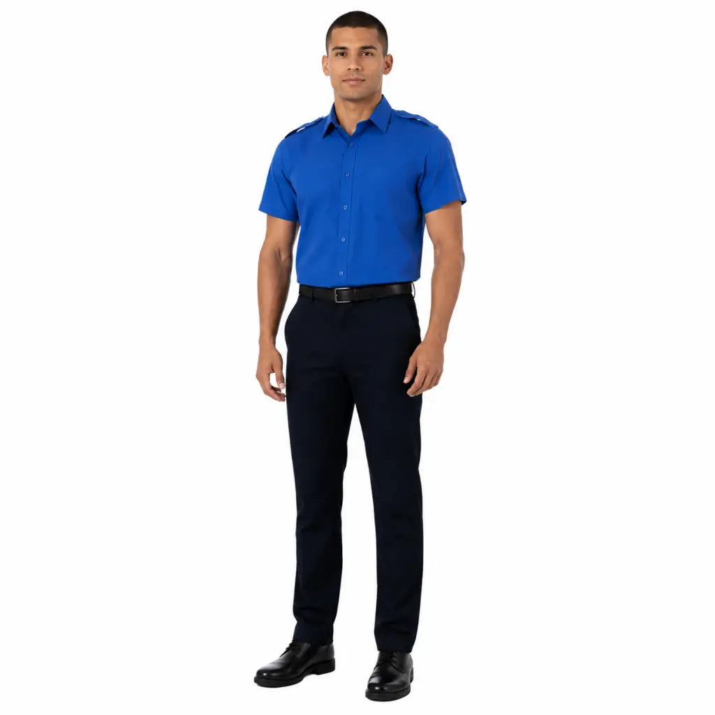 Homem com Camisa Azul Externo Da Marinha azul vibrante, gola estruturada e ombreiras