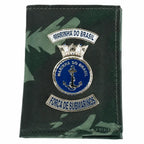 Carteira Marinha Camuflada em crachá camuflado verde com emblema âncora Marinha do Brasil submarinos