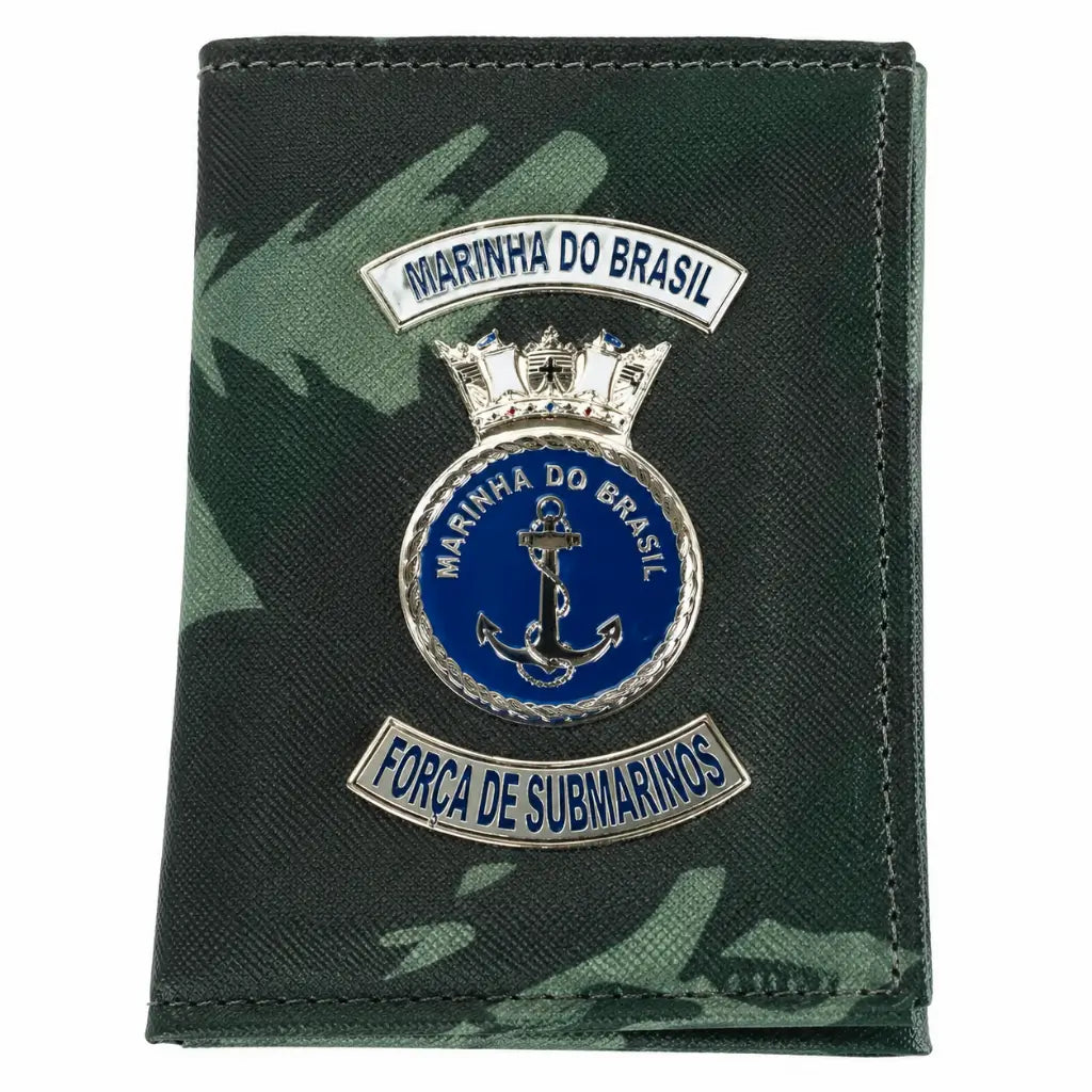 Carteira Marinha Camuflada em crachá camuflado verde com emblema âncora Marinha do Brasil submarinos