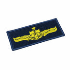 Distintivo bordado azul-escuro com asas amarelas e caduceu