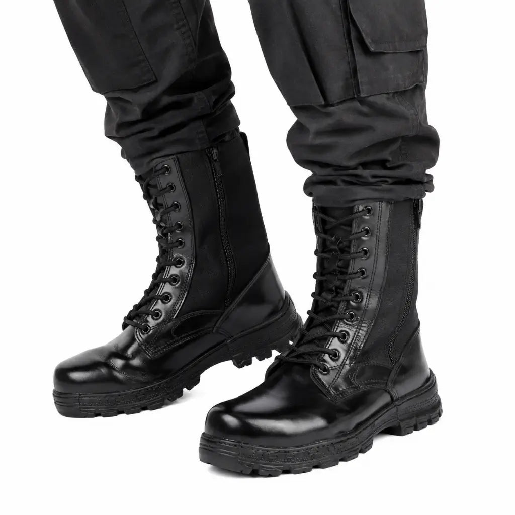 Coturno Price Troller Zíper Preto par de coturnos pretos cano alto com couro brilhante e cadarços