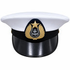 Boné branco com aba curva, emblema com âncora prateada, folhas douradas e estrela