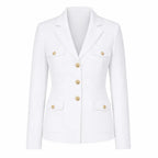 Blazer branco feminino com lapela estruturada, botões dourados e dois bolsos frontais