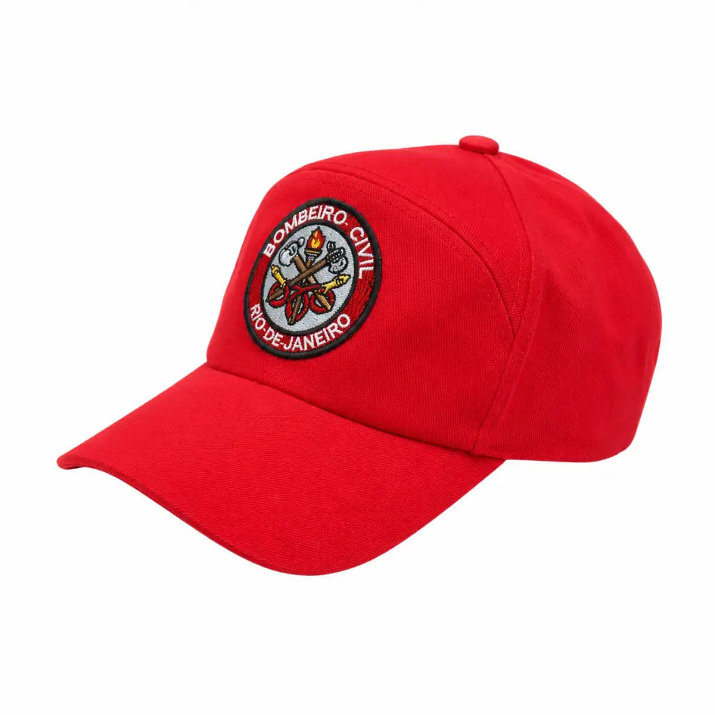 Boné vermelho com distintivo circular bordado Bombeiro Civil Rio de Janeiro