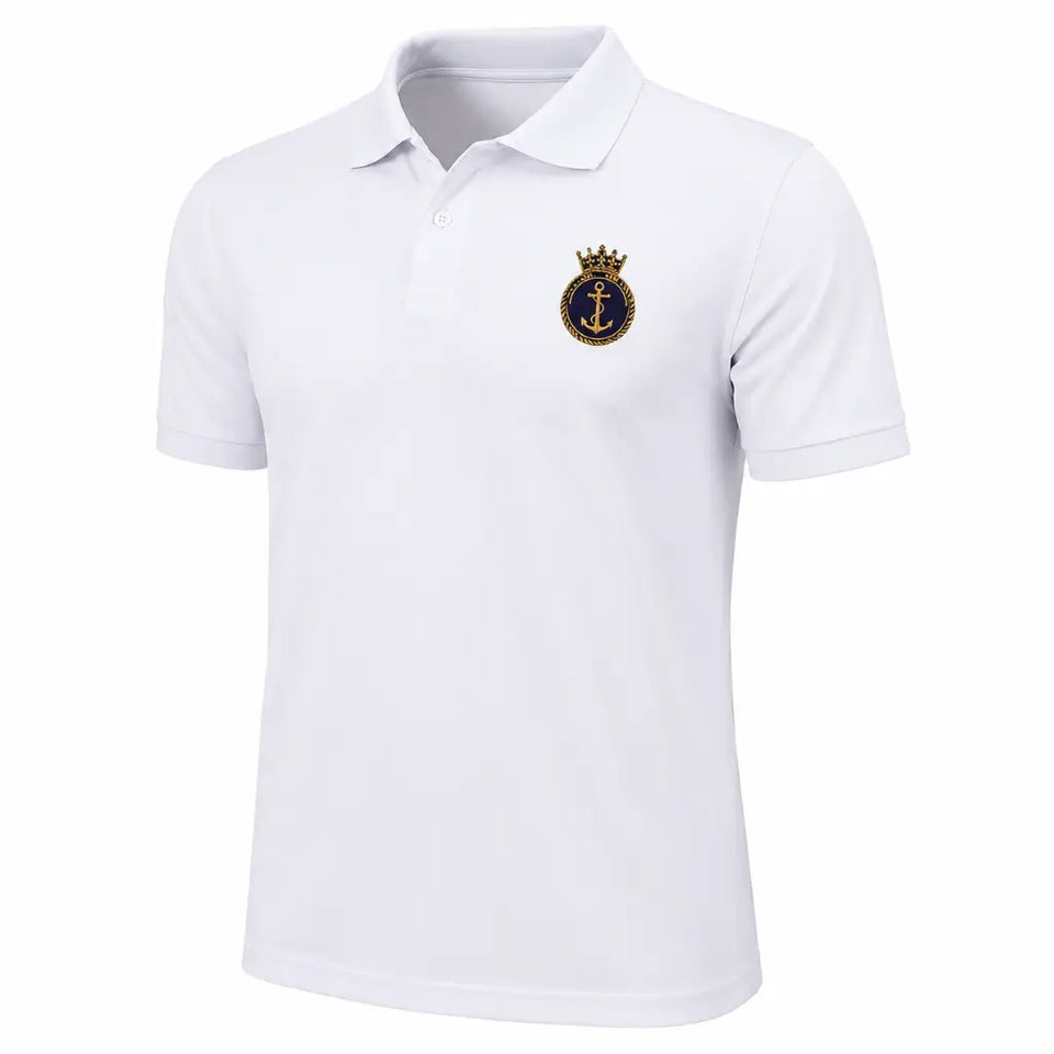 Camisa Polo Branca Inspeção Naval Marinha com âncora e coroa dourada no peito