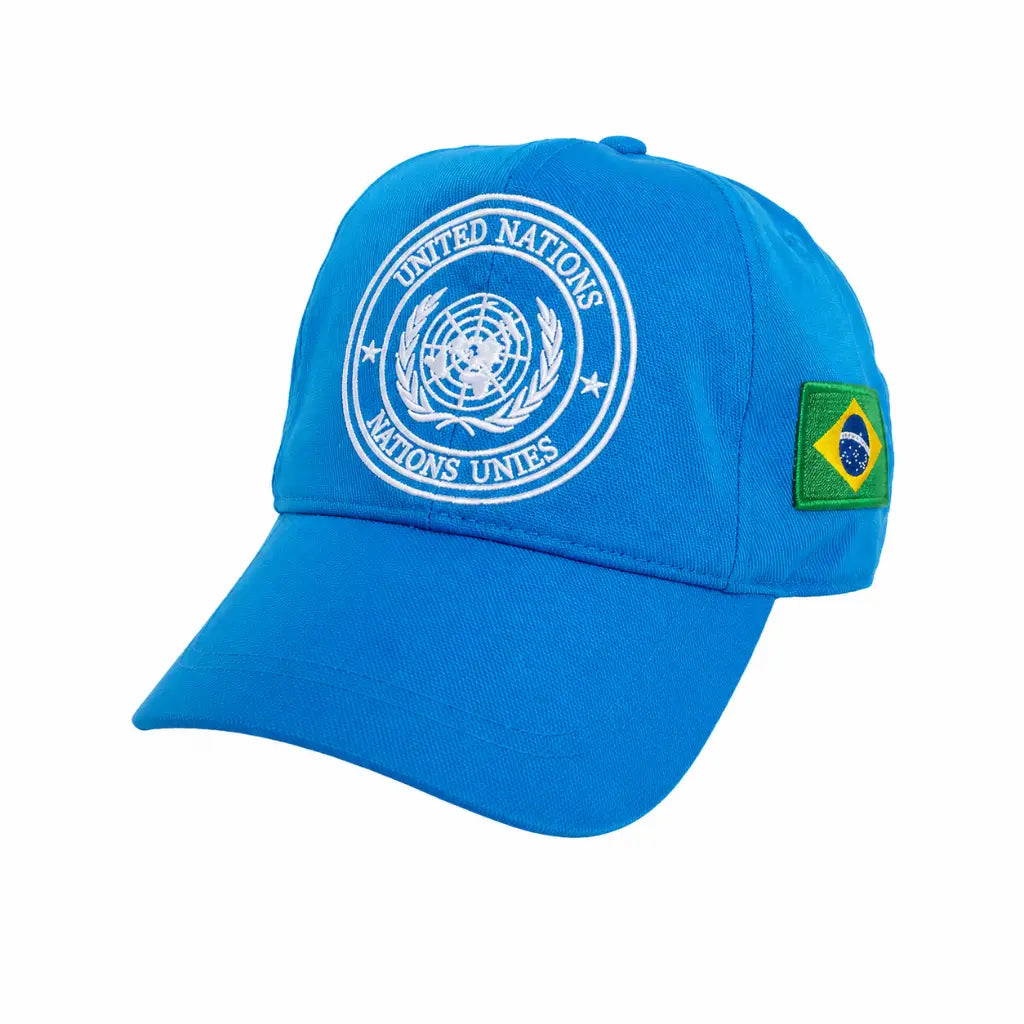 Boné microfibra azul com logo ONU frontal e bandeira do Brasil na lateral