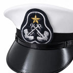 Boné naval branco com aba preta, emblema azul com âncoras cruzadas e estrela dourada