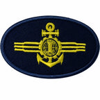 Patch oval azul-marinho com âncora, círculo radial e linhas amarelas