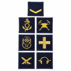 Grade 3x3 de emblemas bordados dourados sobre azul escuro