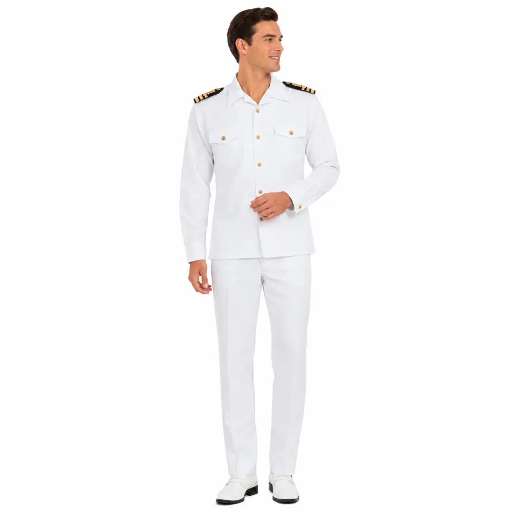 Detalhe do botão dourado pequeno 15 mm no bolso do uniforme branco naval
