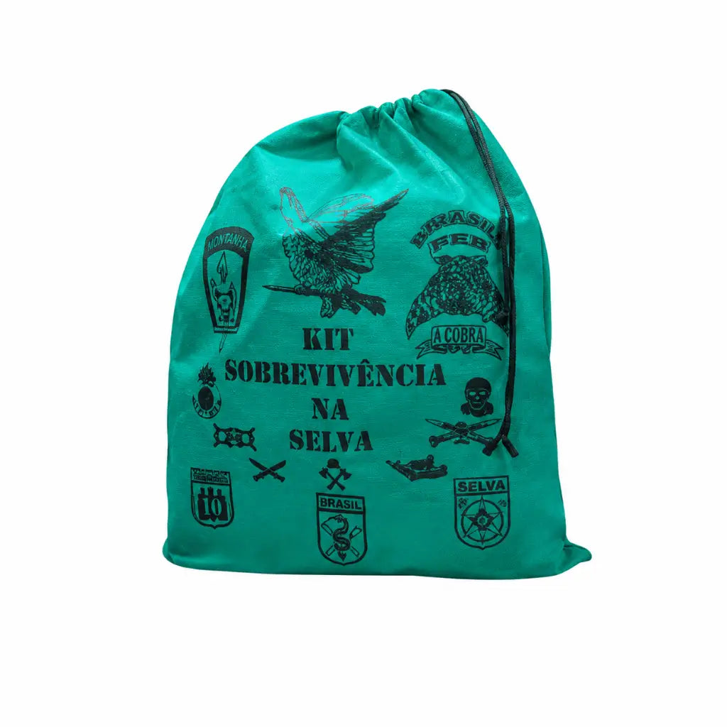 Saco verde vibrante com KIT SOBREVIVÊNCIA NA SELVA e símbolos pretos.